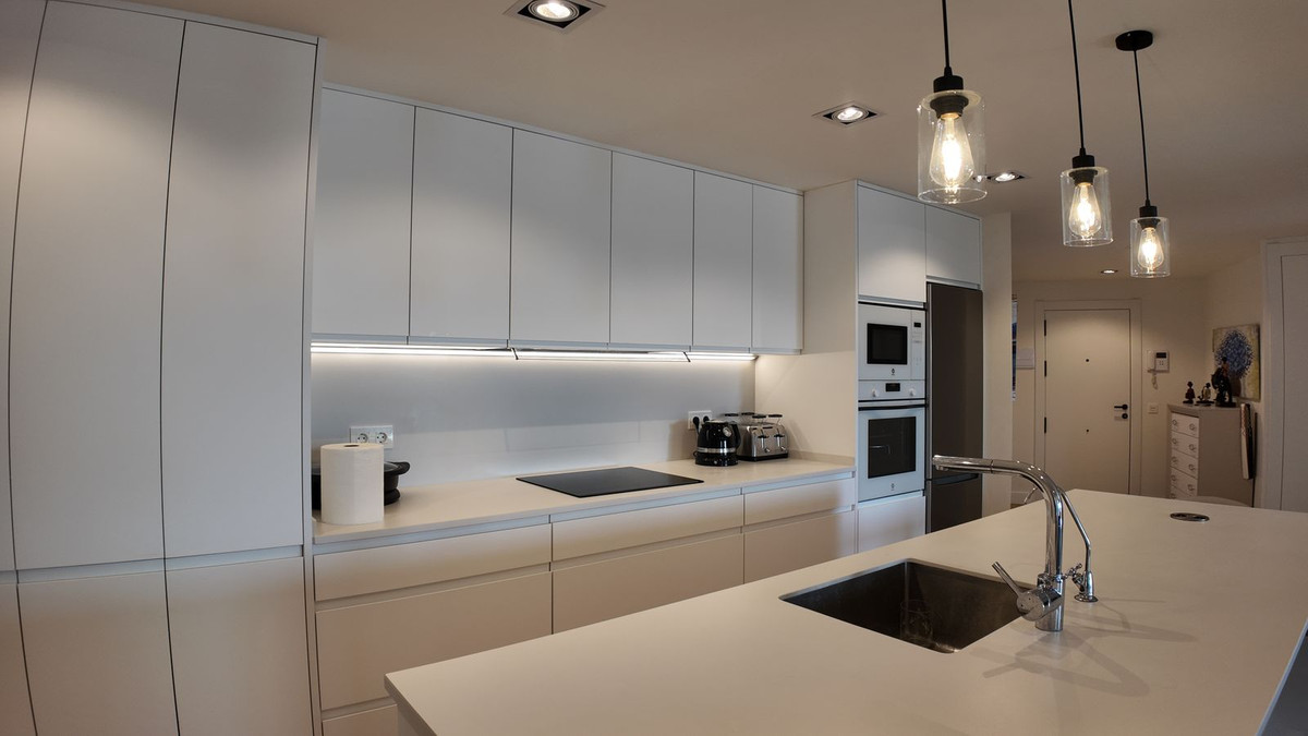 3 Bed Apartment for sale in San Pedro De Alcántara Costa Del Sol, Málaga, Spain