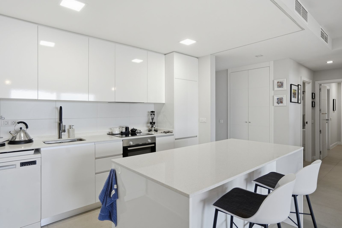 Se vende Apartamento Planta Media de 2 dormitorios en Costa Del Sol, Málaga, España