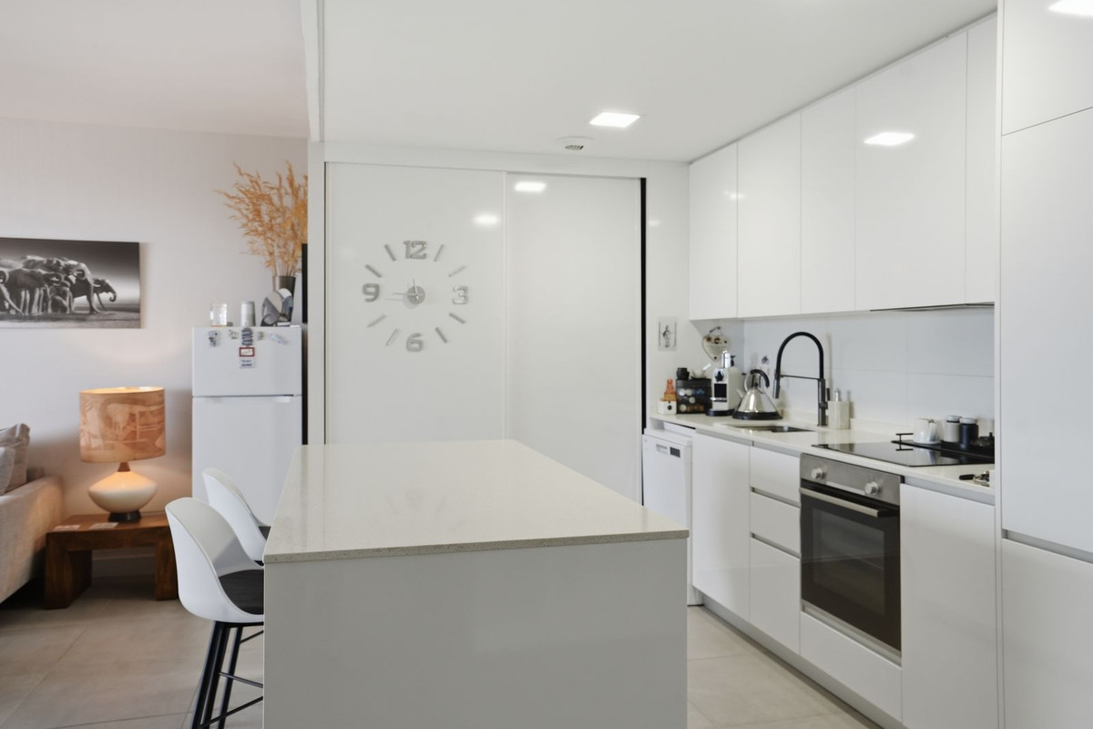 Se vende Apartamento Planta Media de 2 dormitorios en Costa Del Sol, Málaga, España