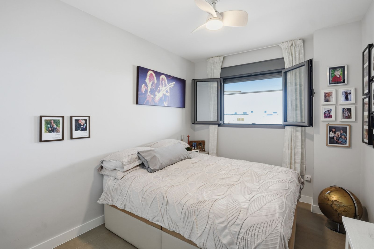 Se vende Apartamento Planta Media de 2 dormitorios en Costa Del Sol, Málaga, España