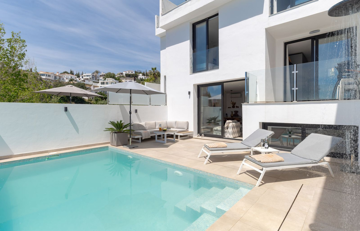 4 Bed Townhouse for sale in Torreblanca Costa Del Sol, Málaga, Spain