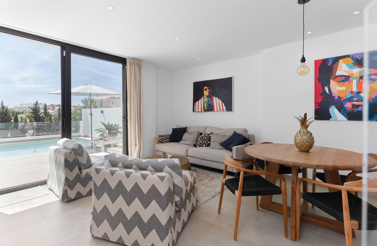 4 Bed Townhouse for sale in Torreblanca Costa Del Sol, Málaga, Spain