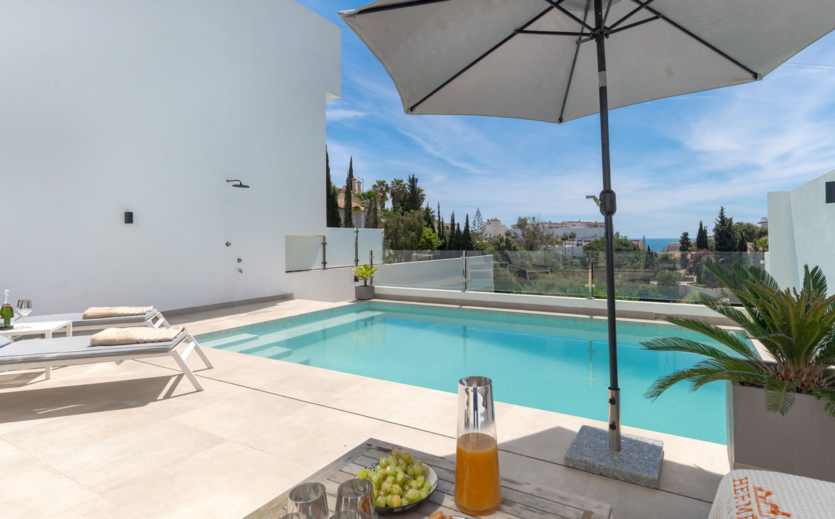4 Bed Townhouse for sale in Torreblanca Costa Del Sol, Málaga, Spain
