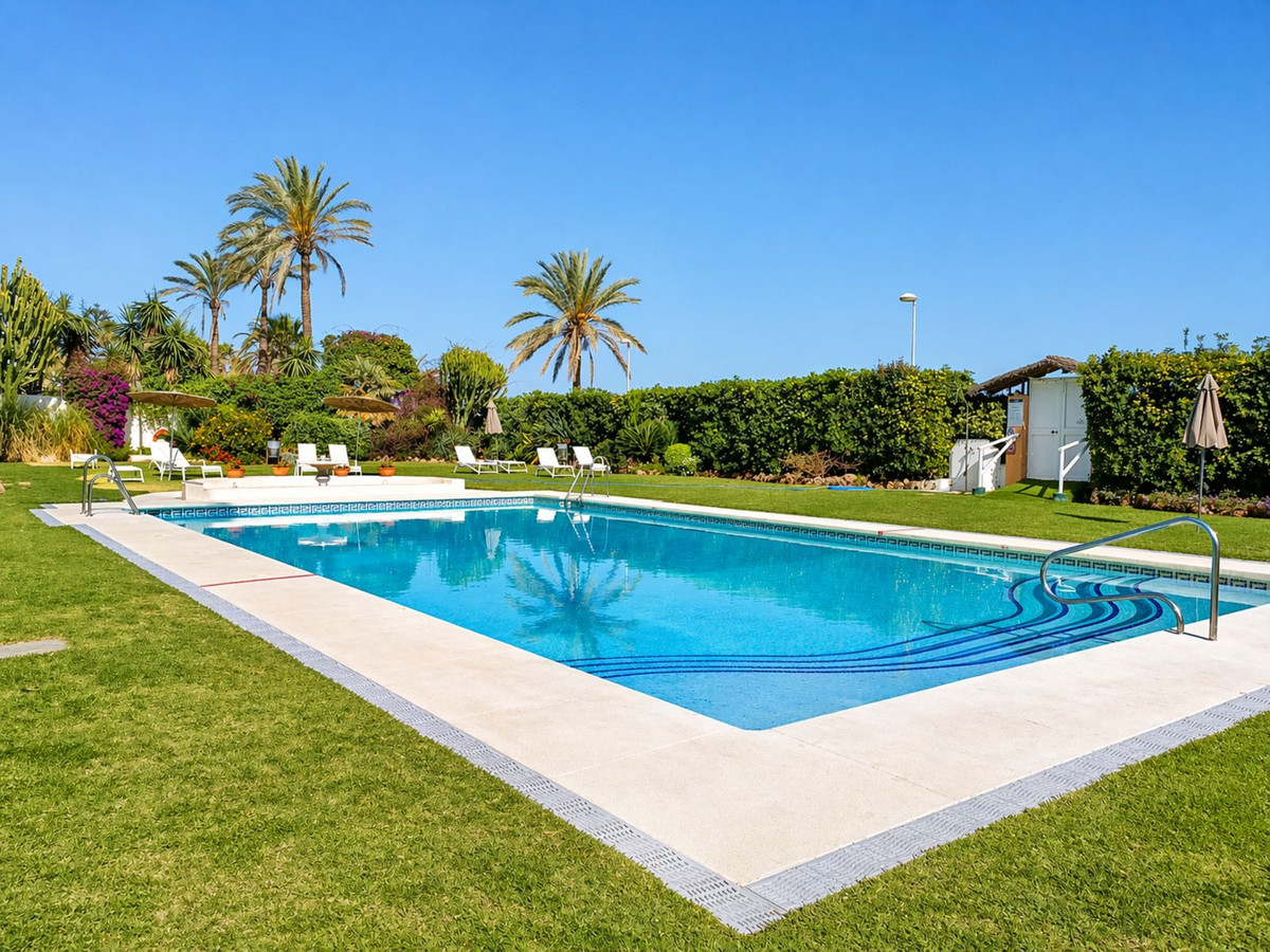 Se vende Apartamento Planta Media de 3 dormitorios en Costa Del Sol, Málaga, España