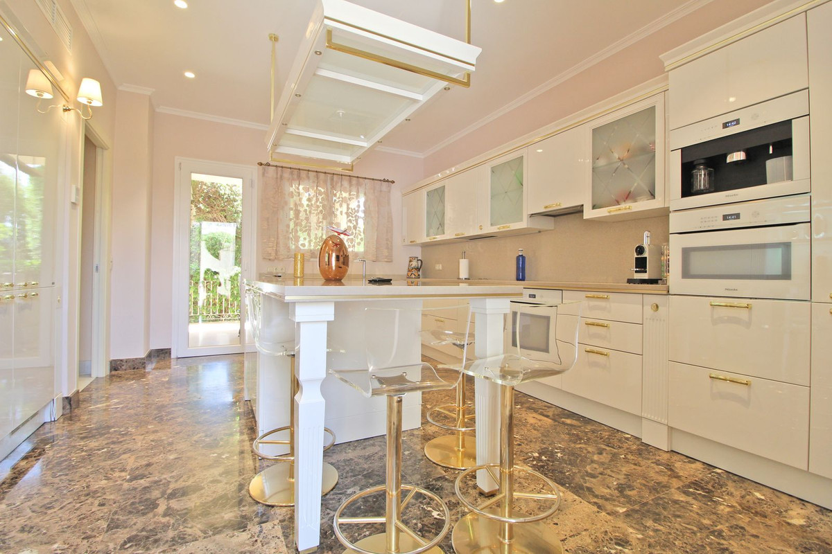 Se vende Villa - Chalet de 7 dormitorios en Costa Del Sol, Málaga, España
