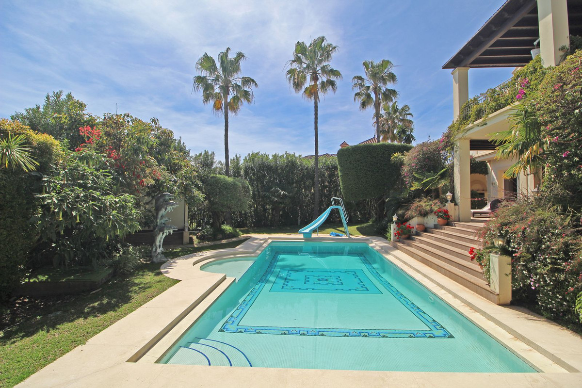 Se vende Villa - Chalet de 7 dormitorios en Costa Del Sol, Málaga, España