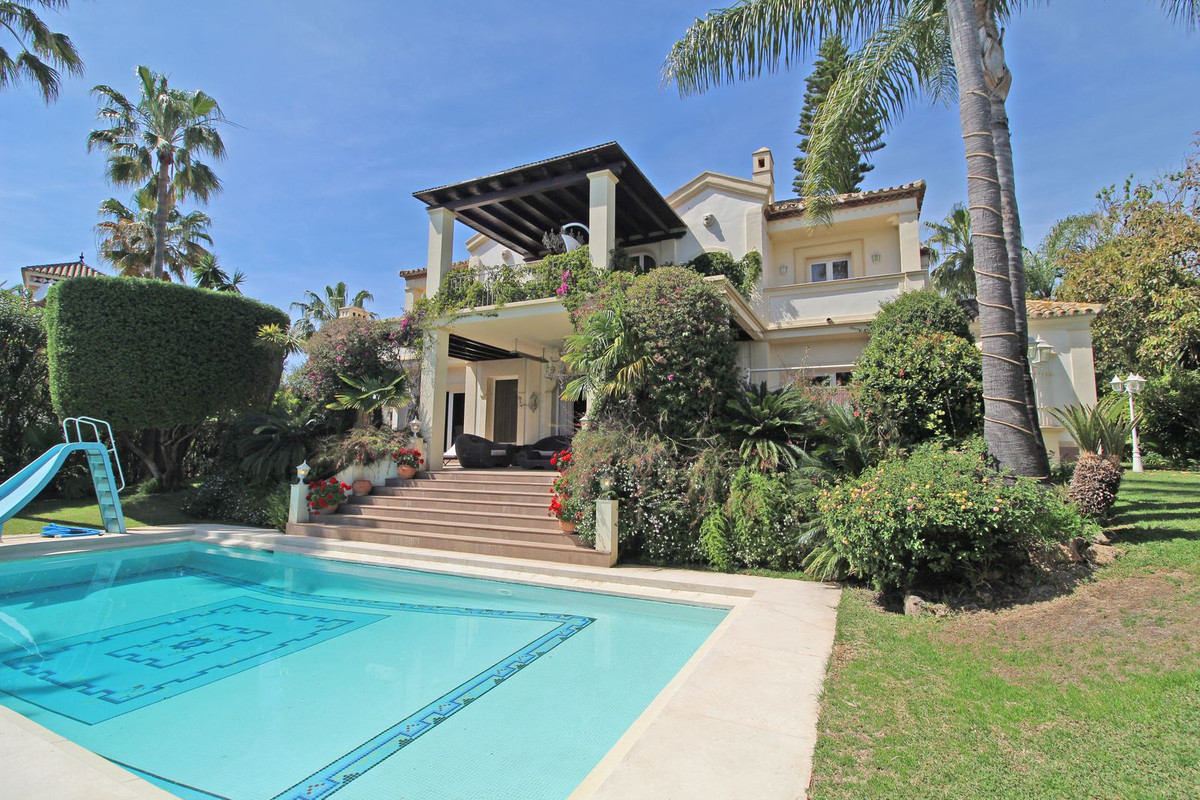 Se vende Villa - Chalet de 7 dormitorios en Costa Del Sol, Málaga, España