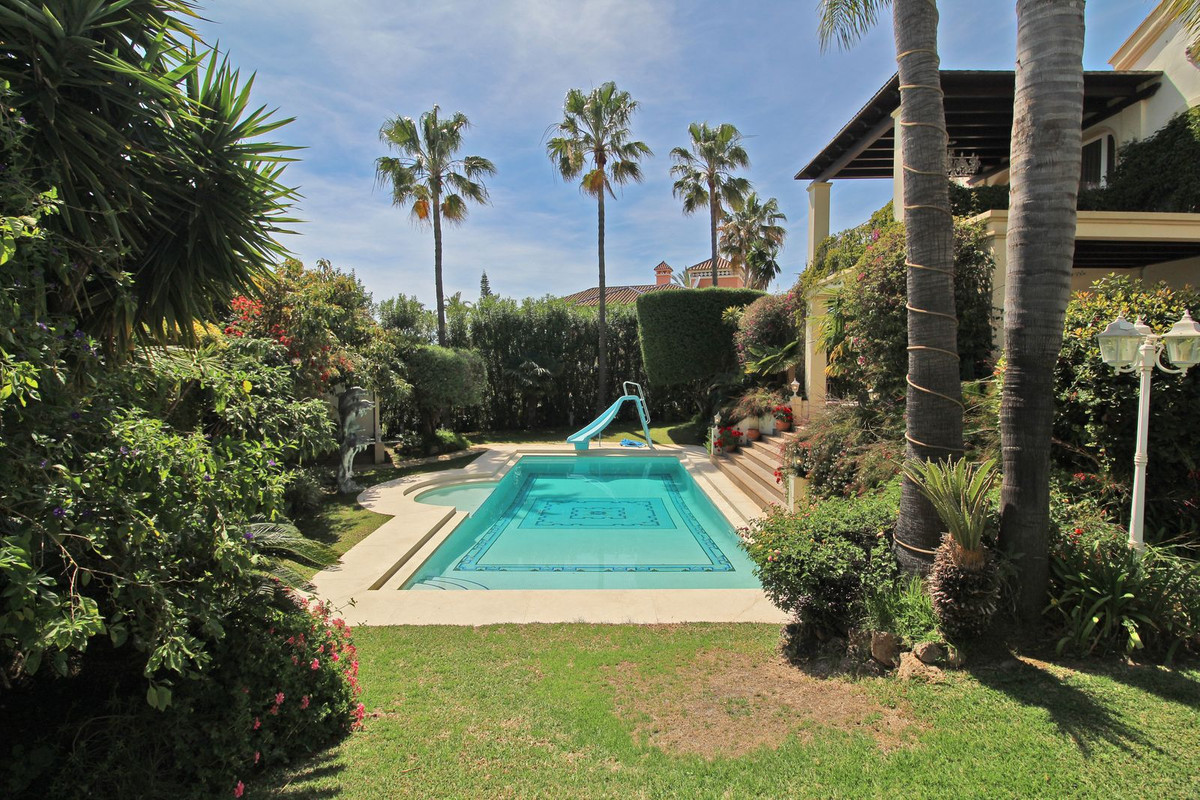 Se vende Villa - Chalet de 7 dormitorios en Costa Del Sol, Málaga, España