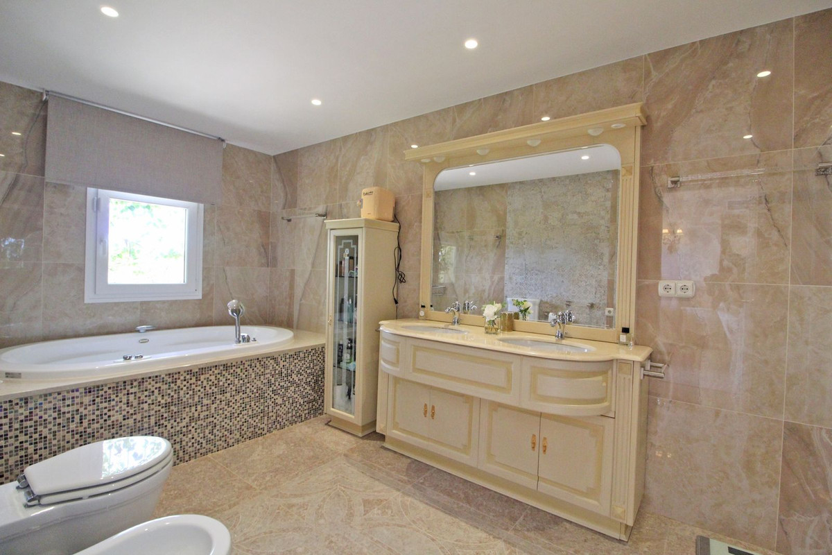 Se vende Villa - Chalet de 7 dormitorios en Costa Del Sol, Málaga, España