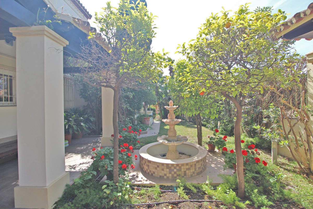 Se vende Villa - Chalet de 7 dormitorios en Costa Del Sol, Málaga, España