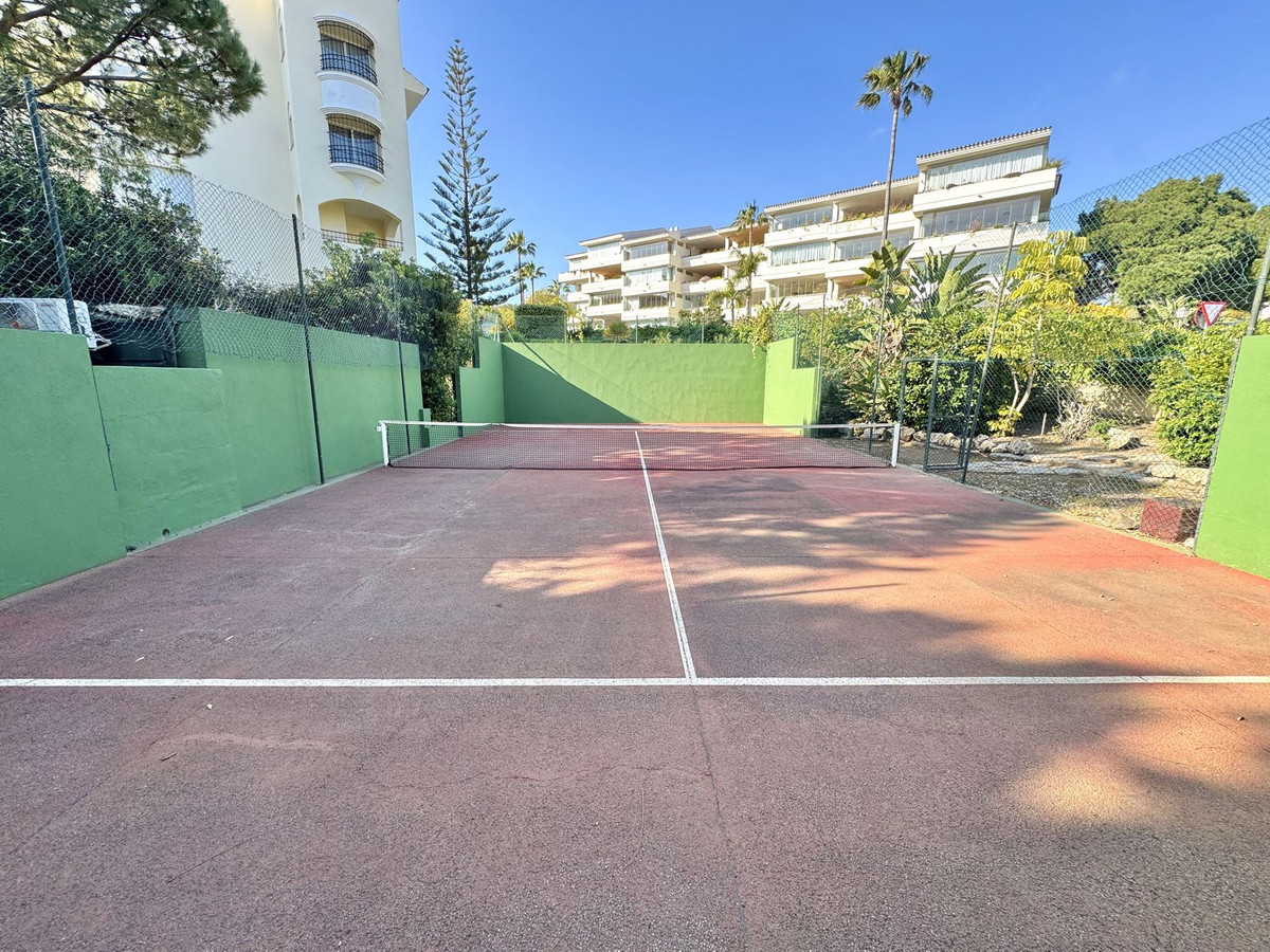 2 Bed Apartment for sale in Elviria Costa Del Sol, Málaga, Spain