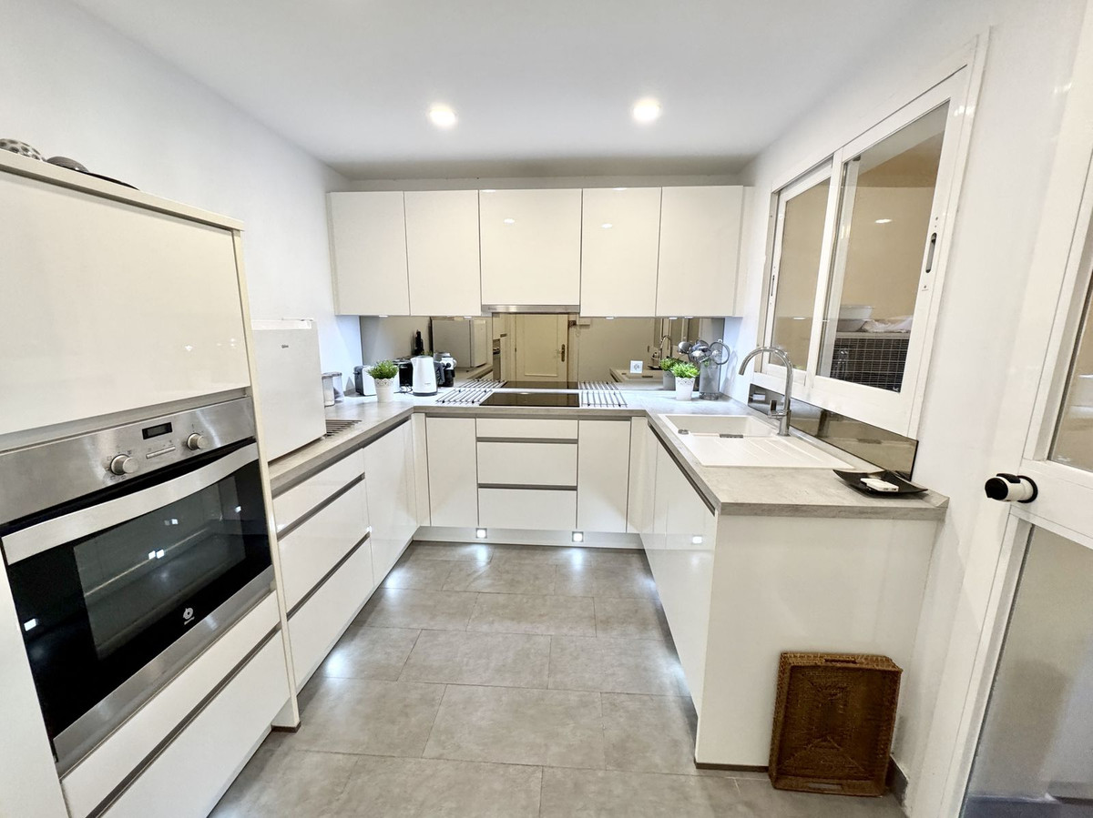 2 Bed Apartment for sale in Elviria Costa Del Sol, Málaga, Spain