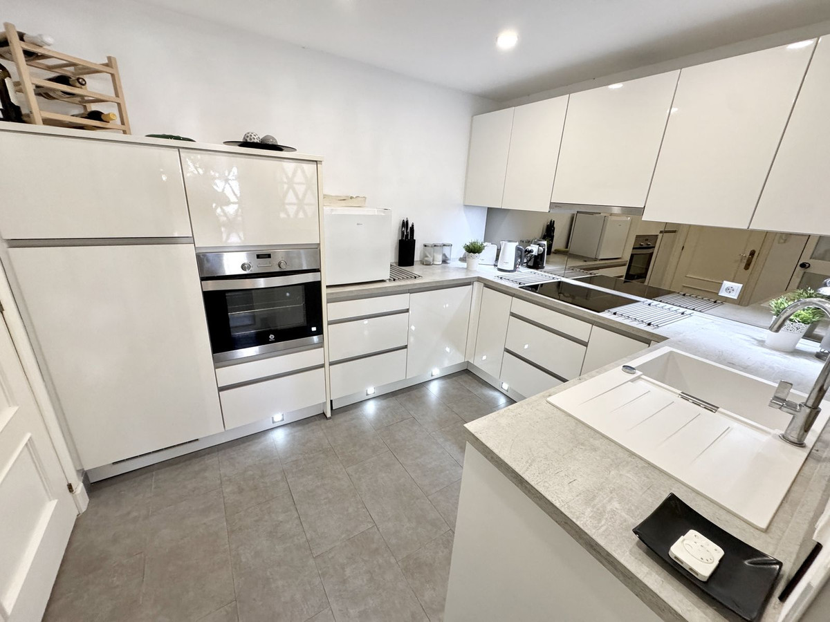 2 Bed Apartment for sale in Elviria Costa Del Sol, Málaga, Spain