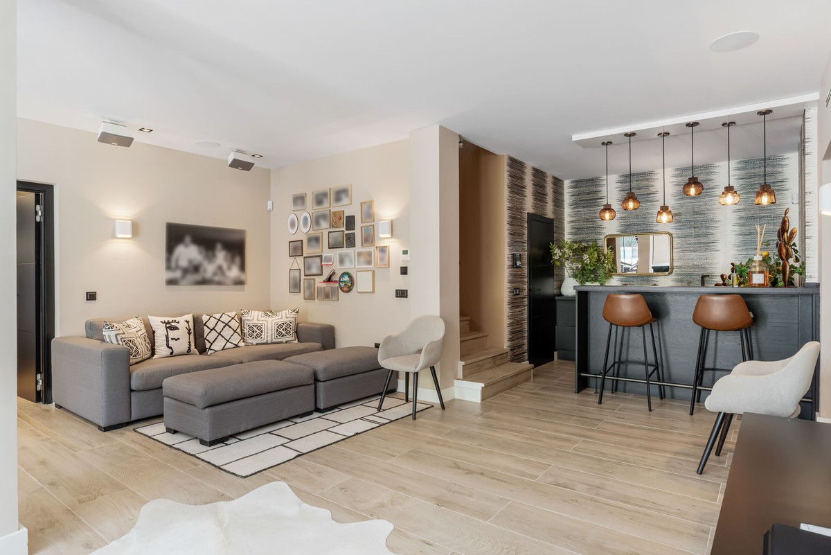 Se vende Villa - Chalet de 4 dormitorios en Costa Del Sol, Málaga, España