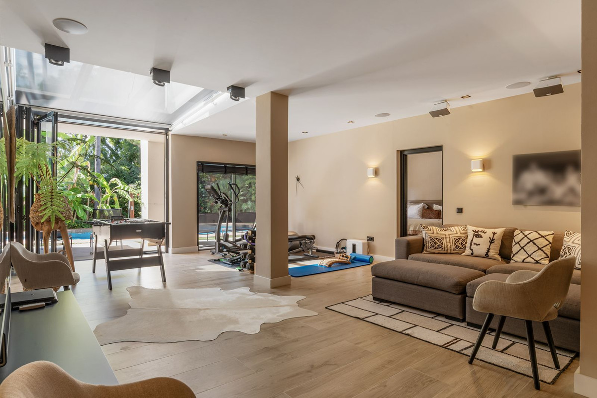 Se vende Villa - Chalet de 4 dormitorios en Costa Del Sol, Málaga, España