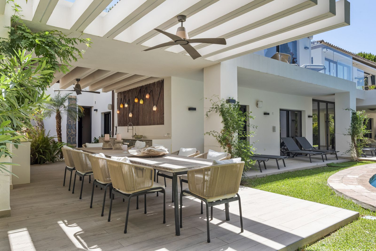 Se vende Villa - Chalet de 4 dormitorios en Costa Del Sol, Málaga, España
