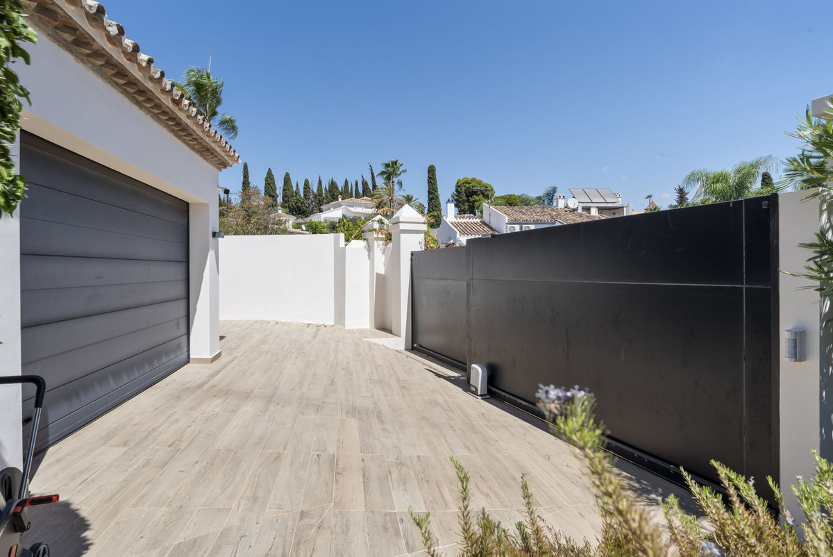 Se vende Villa - Chalet de 4 dormitorios en Costa Del Sol, Málaga, España