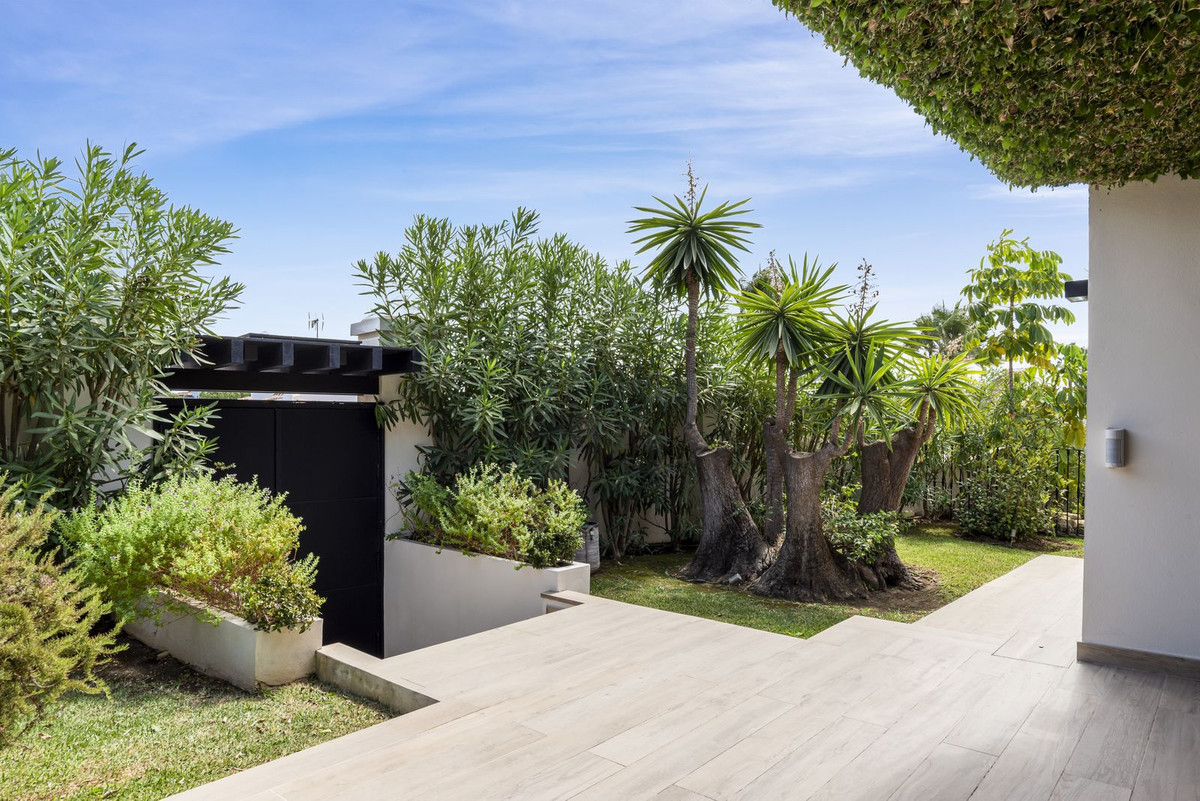 Se vende Villa - Chalet de 4 dormitorios en Costa Del Sol, Málaga, España