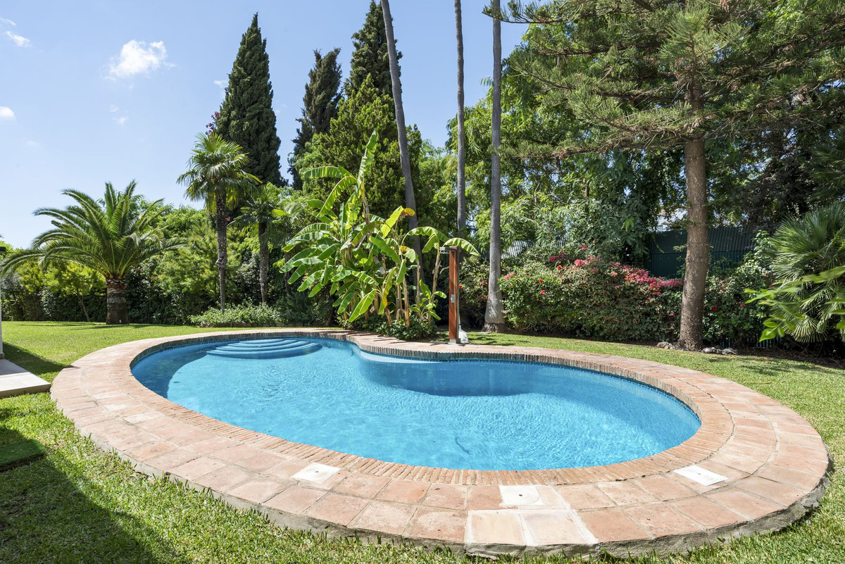 Se vende Villa - Chalet de 4 dormitorios en Costa Del Sol, Málaga, España