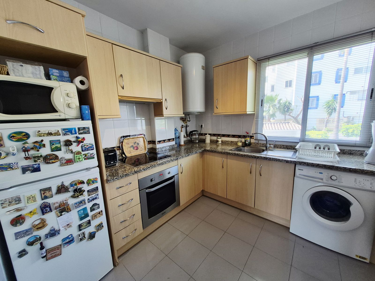 Se vende Apartamento Planta Media de 2 dormitorios en Costa Del Sol, Málaga, España
