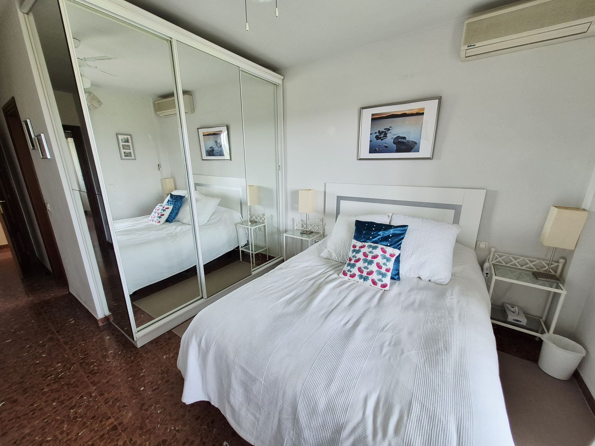 Se vende Apartamento Planta Media de 2 dormitorios en Costa Del Sol, Málaga, España