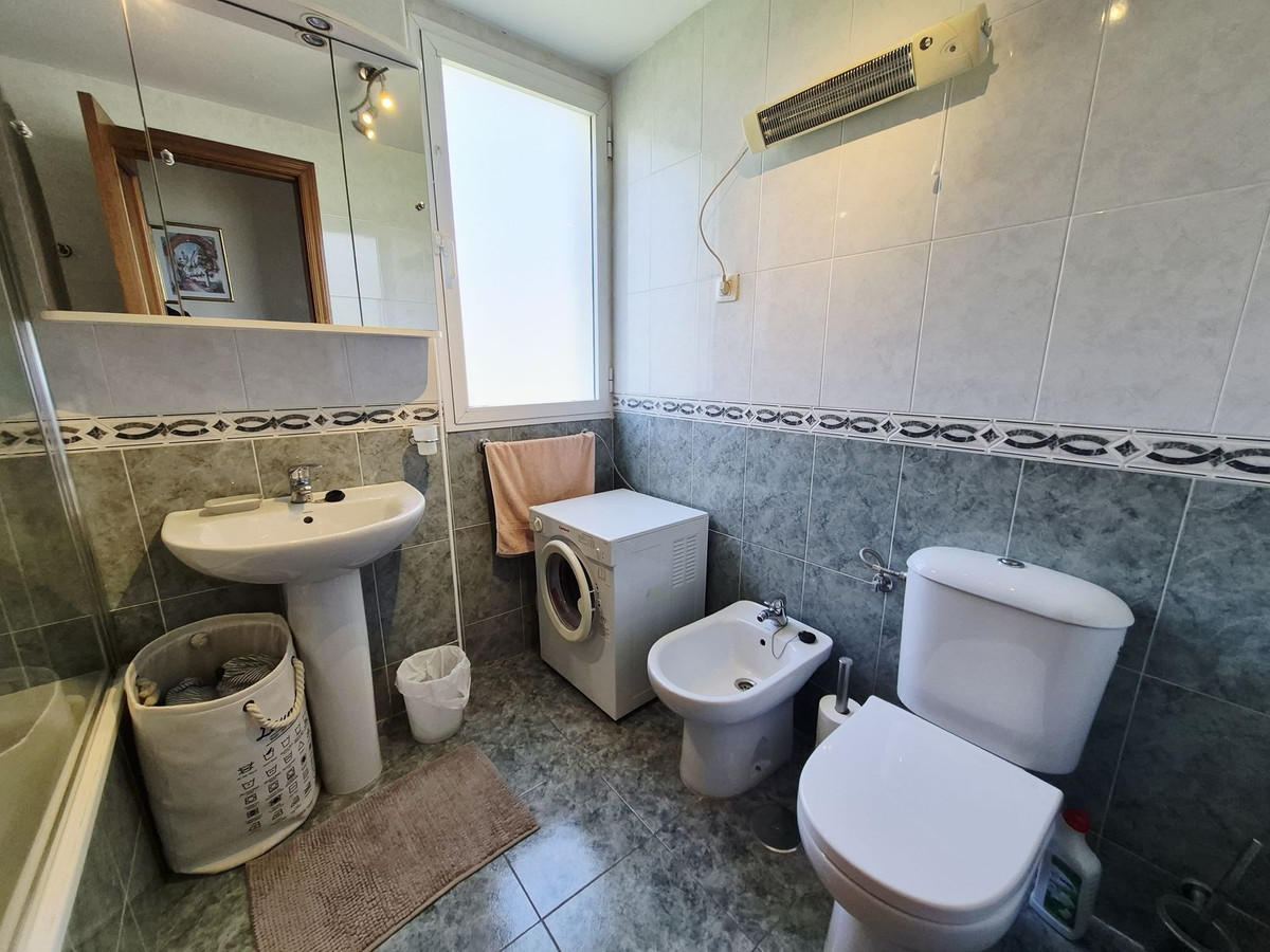 Se vende Apartamento Planta Media de 2 dormitorios en Costa Del Sol, Málaga, España