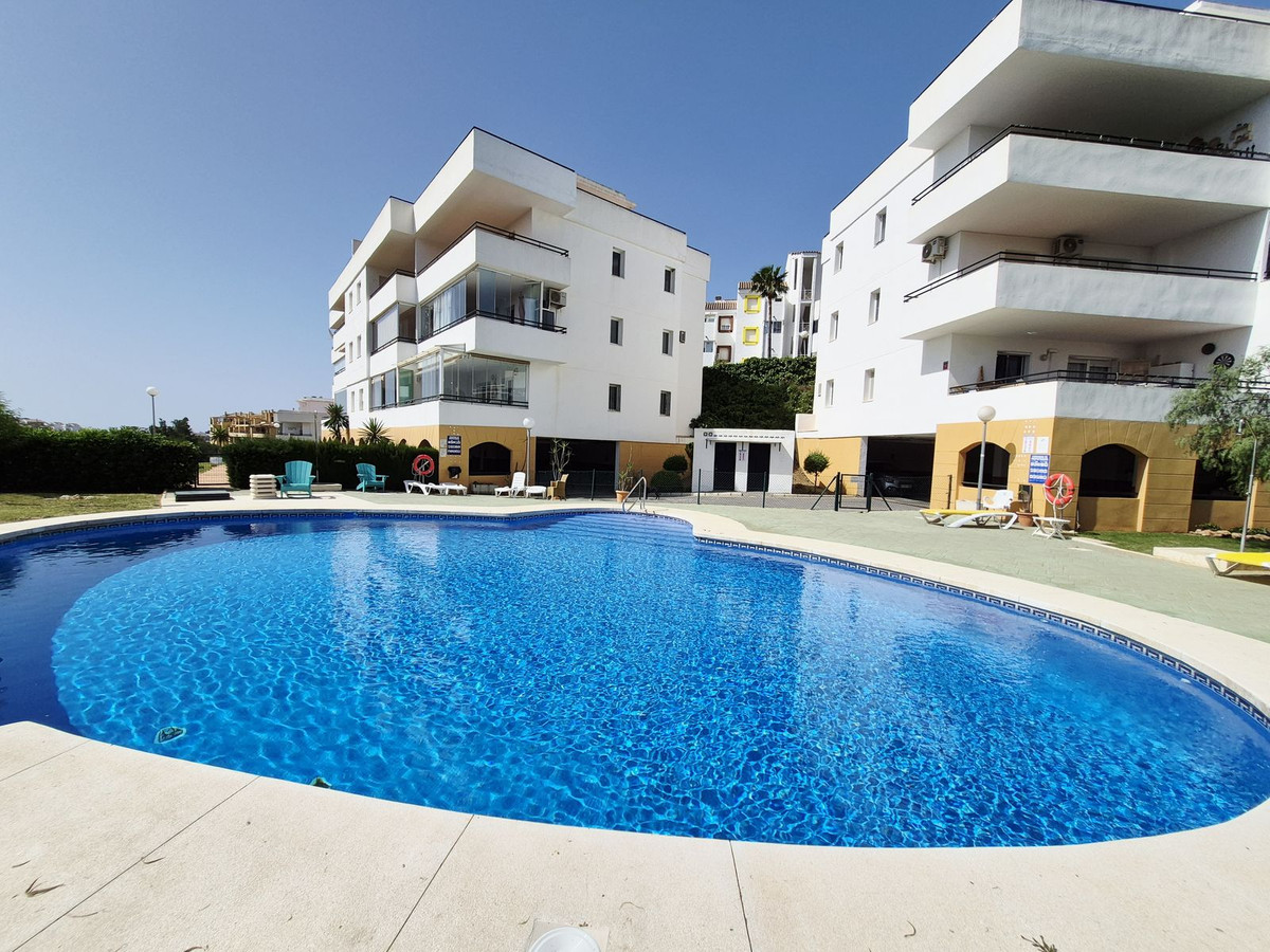 Se vende Apartamento Planta Media de 2 dormitorios en Costa Del Sol, Málaga, España