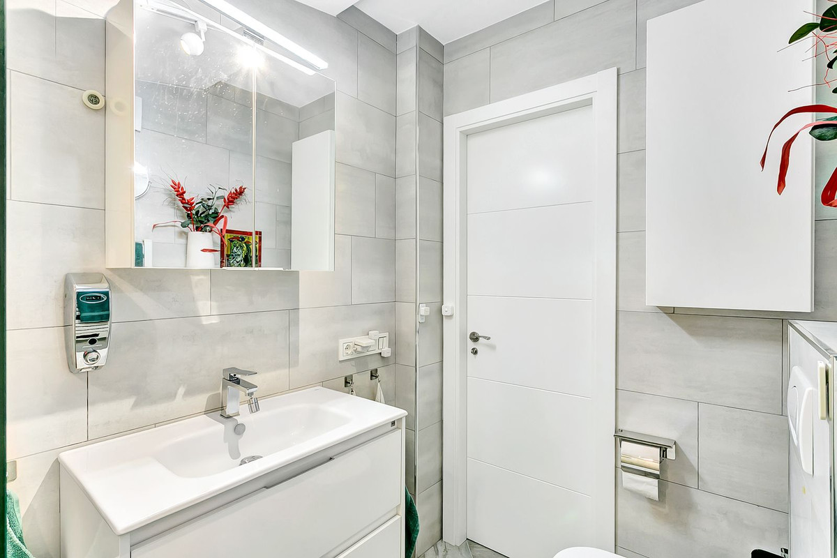 1 Bed Apartment for sale in Fuengirola Costa Del Sol, Málaga, Spain