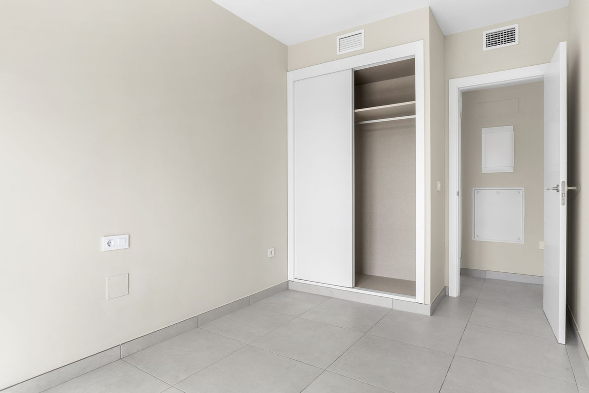 Se vende Apartamento Planta Media de 3 dormitorios en Costa Del Sol, Málaga, España