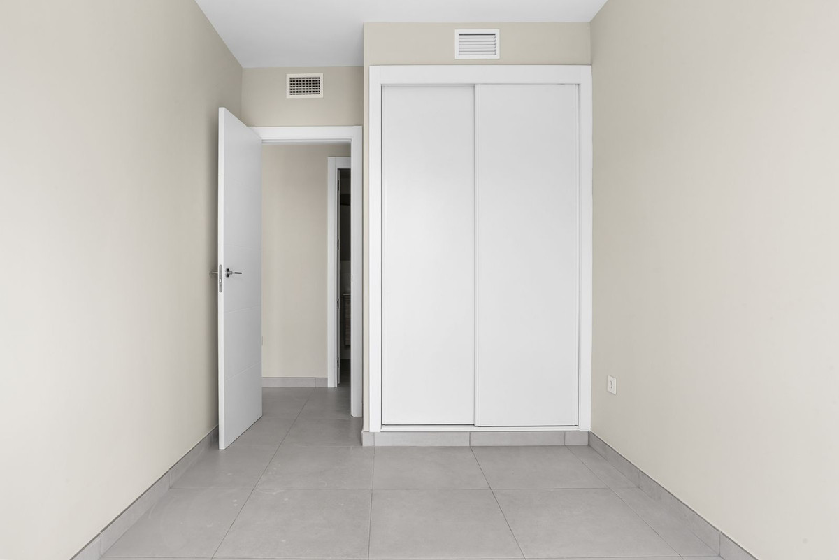 Se vende Apartamento Planta Media de 3 dormitorios en Costa Del Sol, Málaga, España