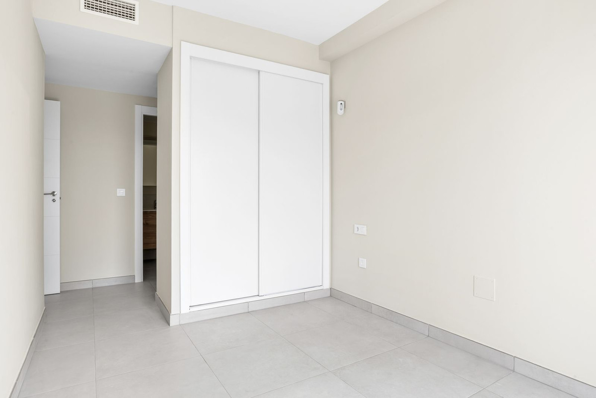 Se vende Apartamento Planta Media de 3 dormitorios en Costa Del Sol, Málaga, España
