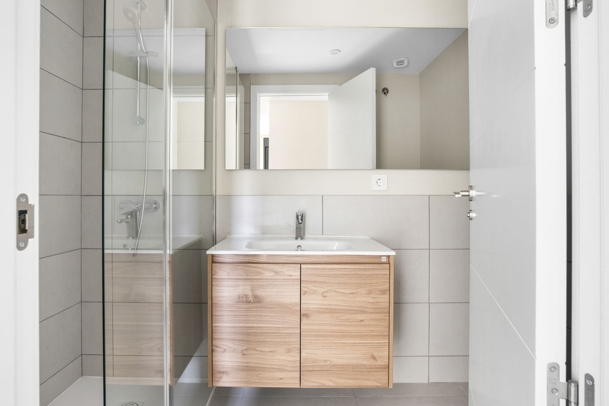 Se vende Apartamento Planta Media de 3 dormitorios en Costa Del Sol, Málaga, España