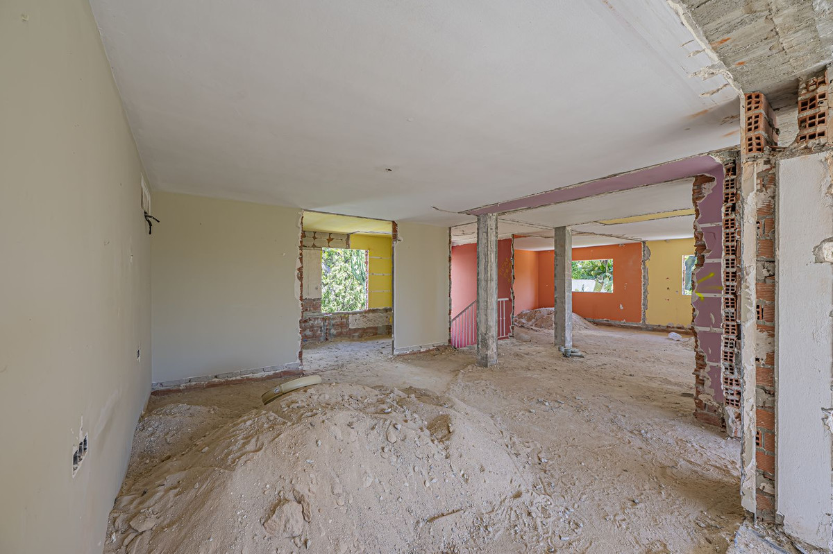 4 Bed Townhouse for sale in Nagüeles Costa Del Sol, Málaga, Spain
