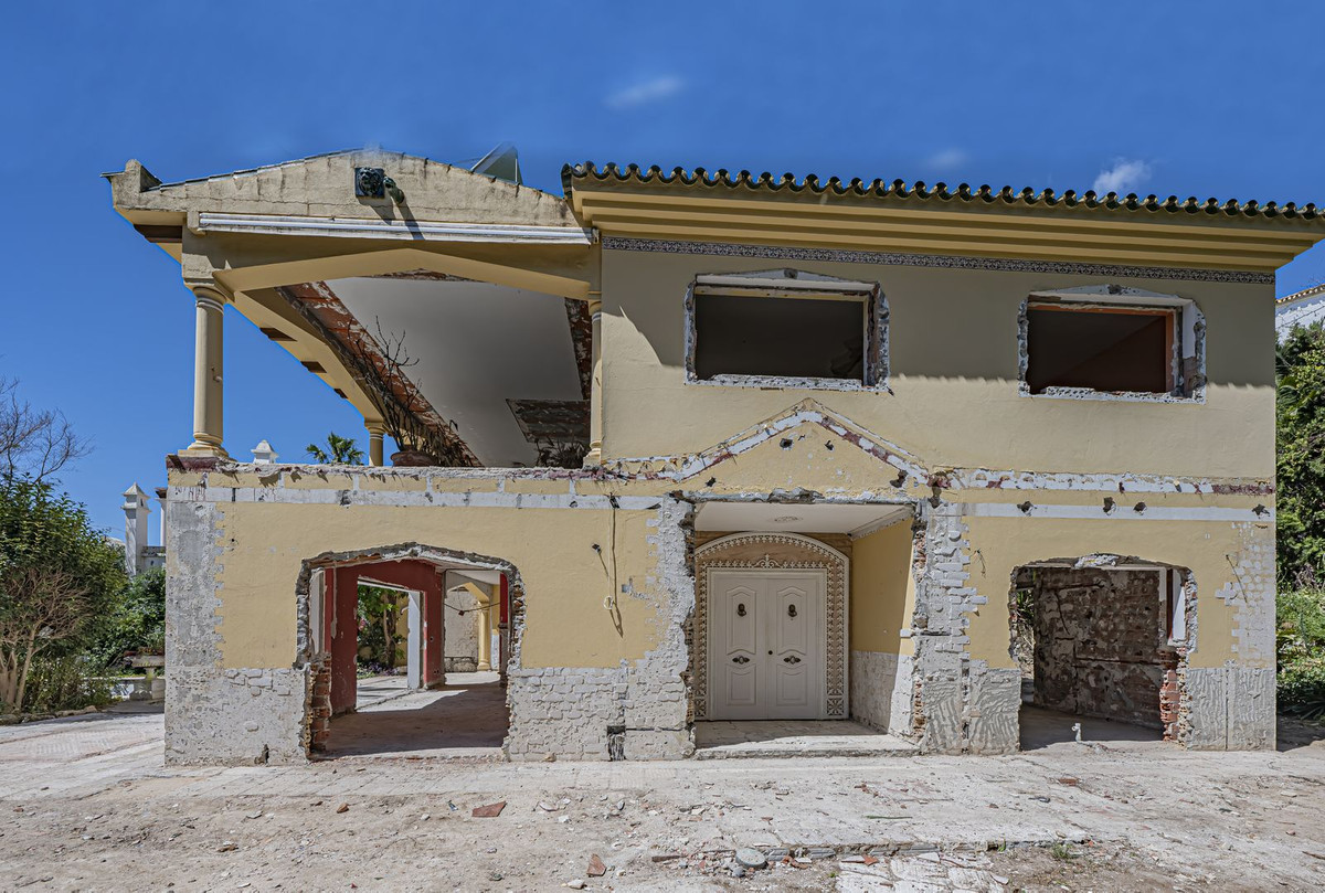 4 Bed Townhouse for sale in Nagüeles Costa Del Sol, Málaga, Spain