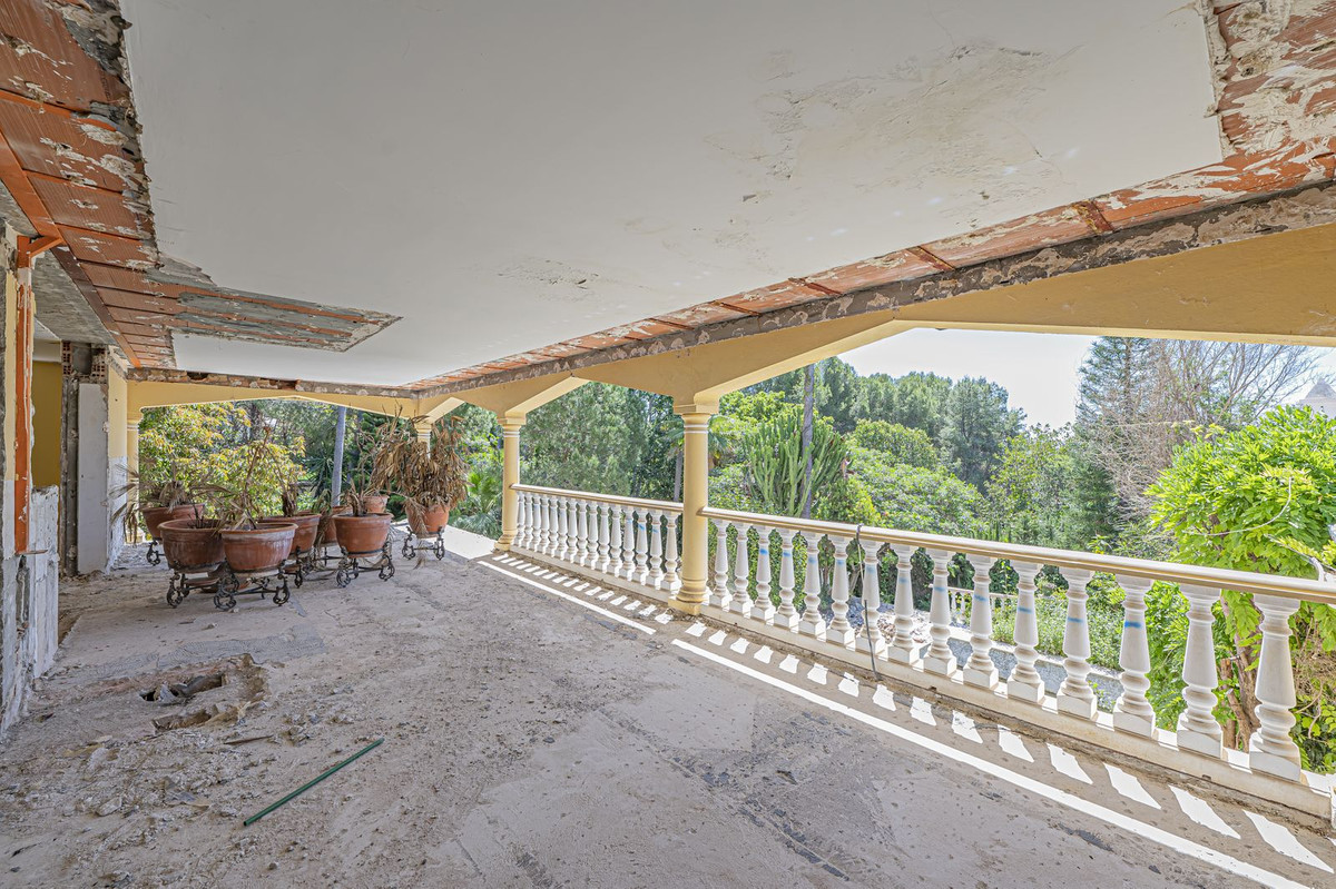 4 Bed Townhouse for sale in Nagüeles Costa Del Sol, Málaga, Spain