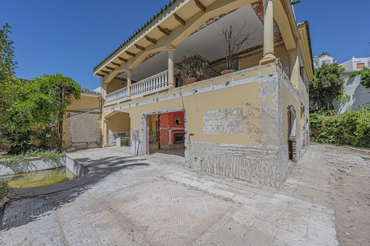4 Bed Townhouse for sale in Nagüeles Costa Del Sol, Málaga, Spain