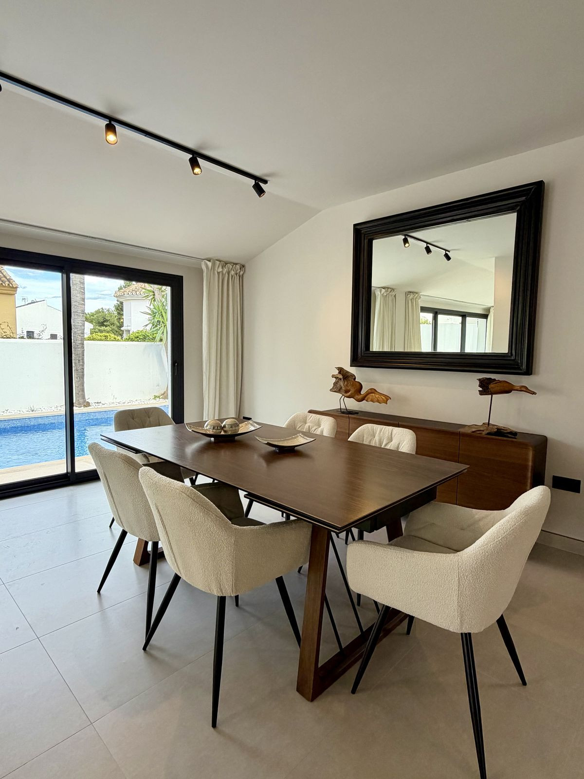 Se vende Villa - Chalet de 5 dormitorios en Costa Del Sol, Málaga, España