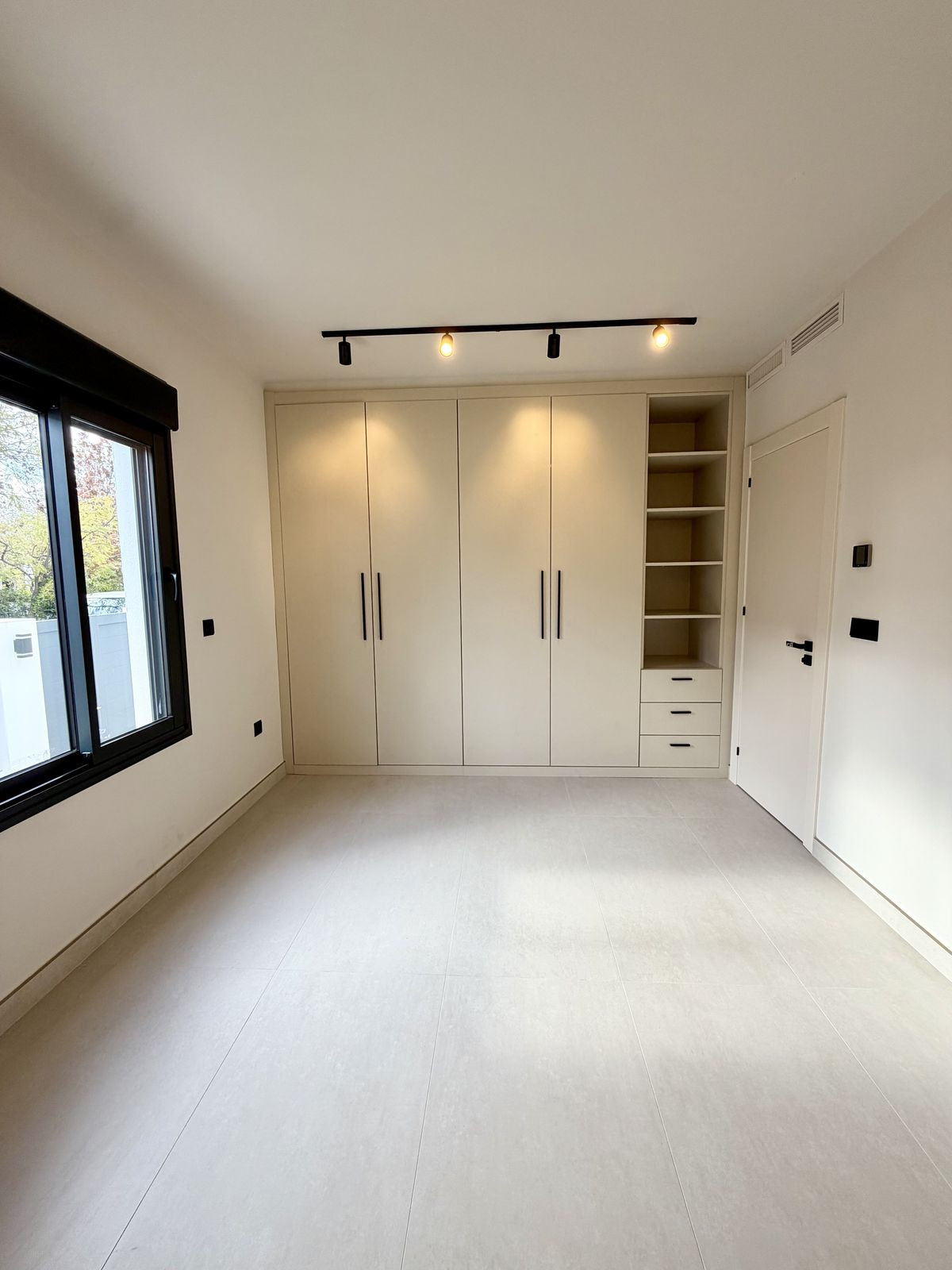 Se vende Villa - Chalet de 5 dormitorios en Costa Del Sol, Málaga, España