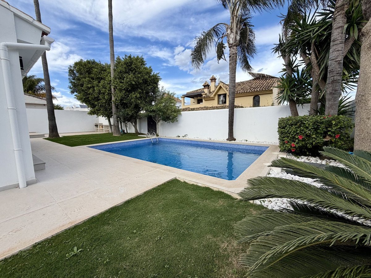 Se vende Villa - Chalet de 5 dormitorios en Costa Del Sol, Málaga, España