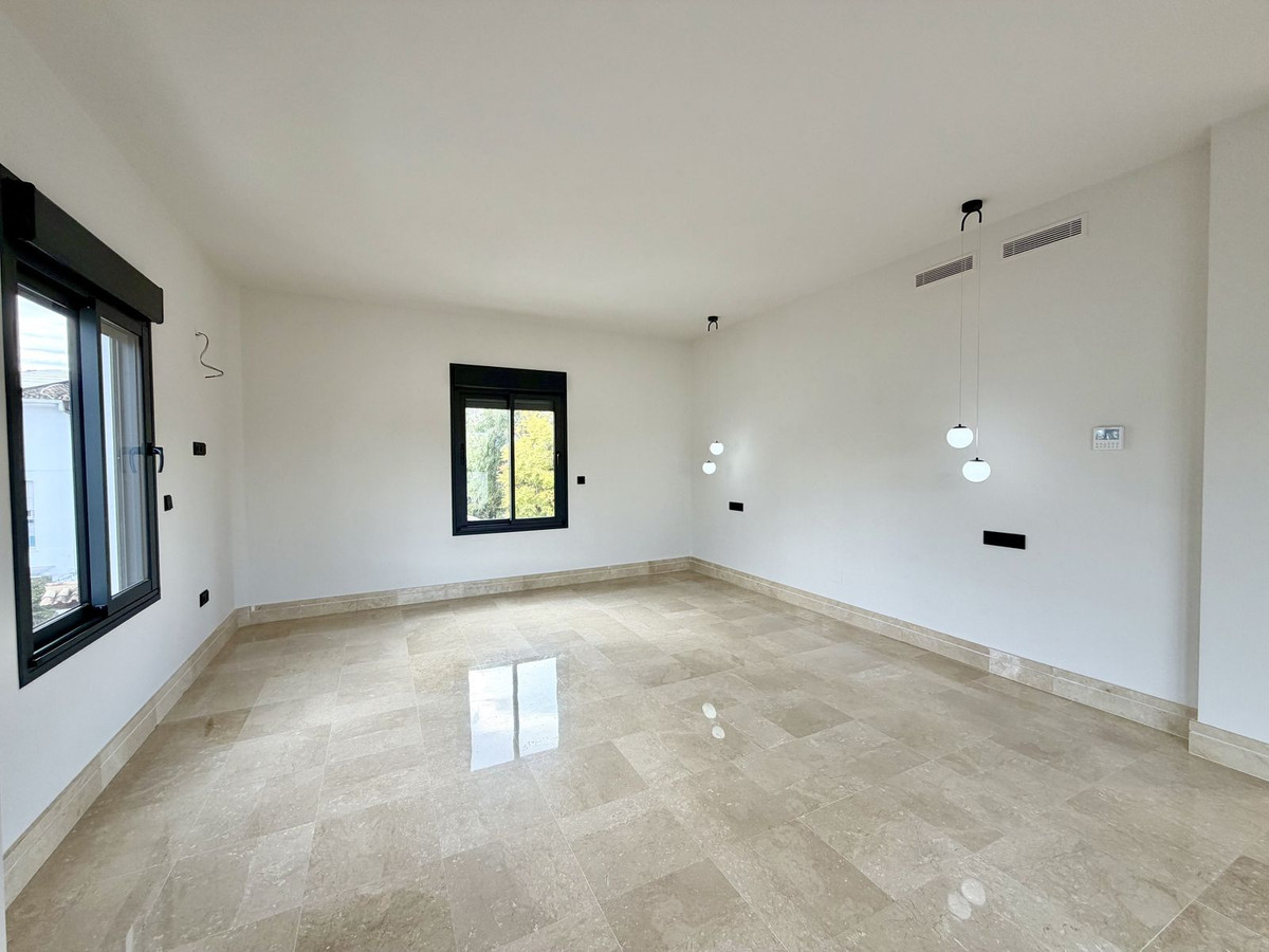 Se vende Villa - Chalet de 5 dormitorios en Costa Del Sol, Málaga, España