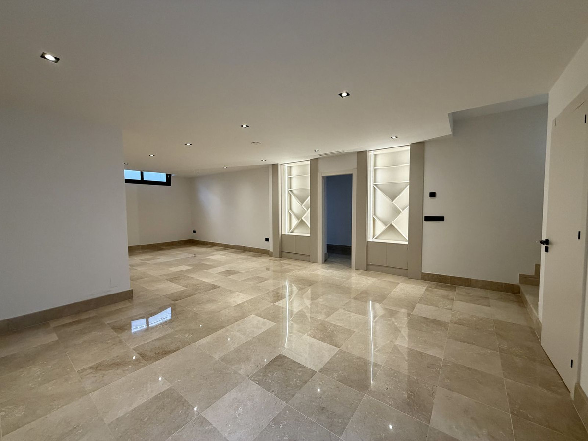 Se vende Villa - Chalet de 5 dormitorios en Costa Del Sol, Málaga, España