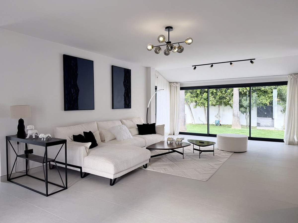 Se vende Villa - Chalet de 5 dormitorios en Costa Del Sol, Málaga, España