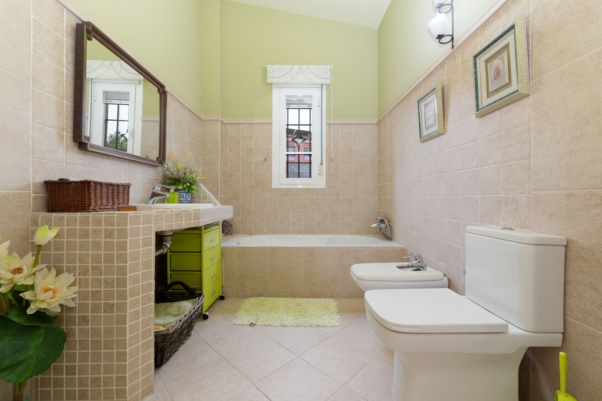 4 Bed Townhouse for sale in Málaga Costa Del Sol, Málaga, Spain