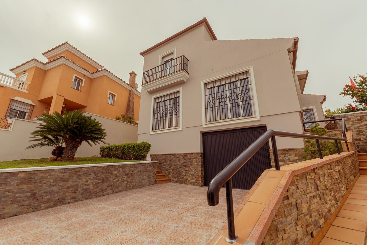 4 Bed Townhouse for sale in Málaga Costa Del Sol, Málaga, Spain