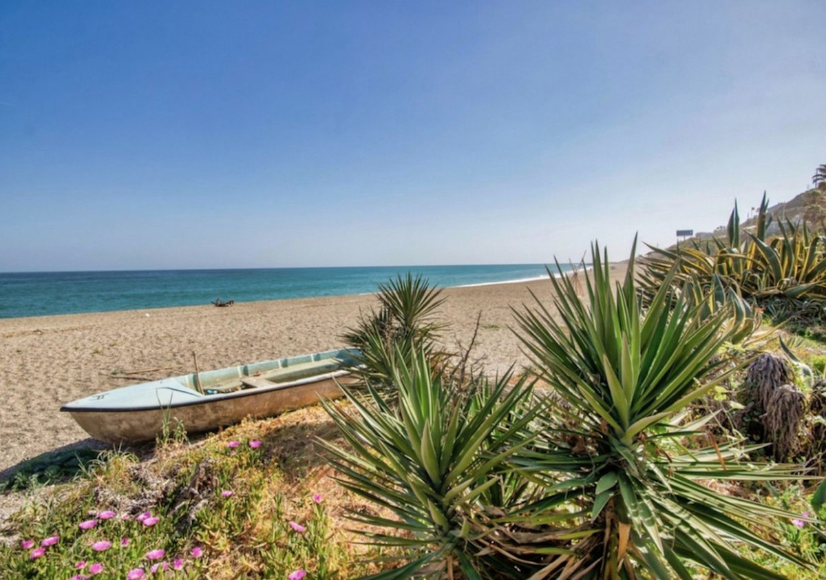 Plots for sale in La Duquesa Costa Del Sol, Málaga, Spain