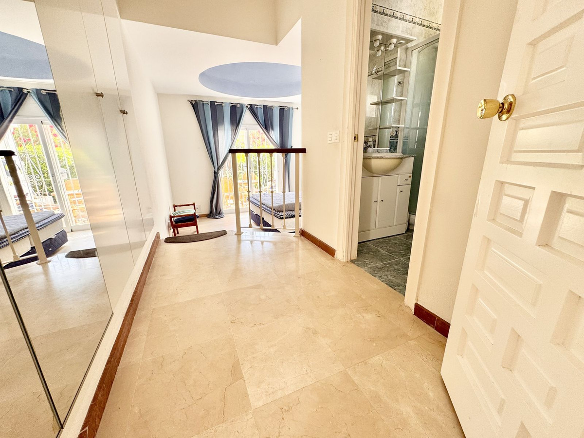 2 Bed Townhouse for sale in Nueva Andalucía Costa Del Sol, Málaga, Spain