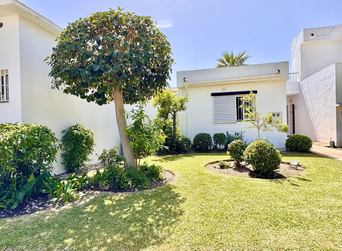 2 Bed Townhouse for sale in Nueva Andalucía Costa Del Sol, Málaga, Spain