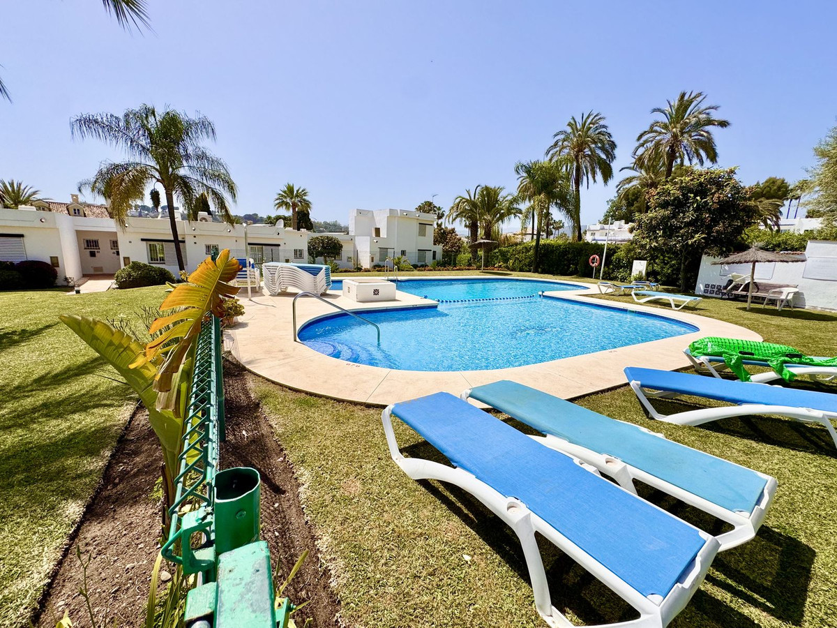 2 Bed Townhouse for sale in Nueva Andalucía Costa Del Sol, Málaga, Spain