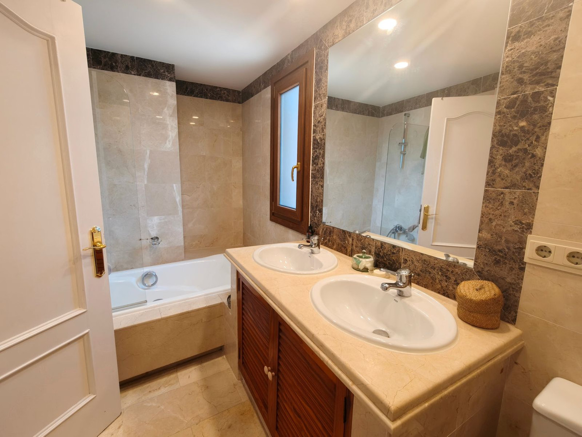 Se vende Adosada de 3 dormitorios en Costa Del Sol, Cadiz, España