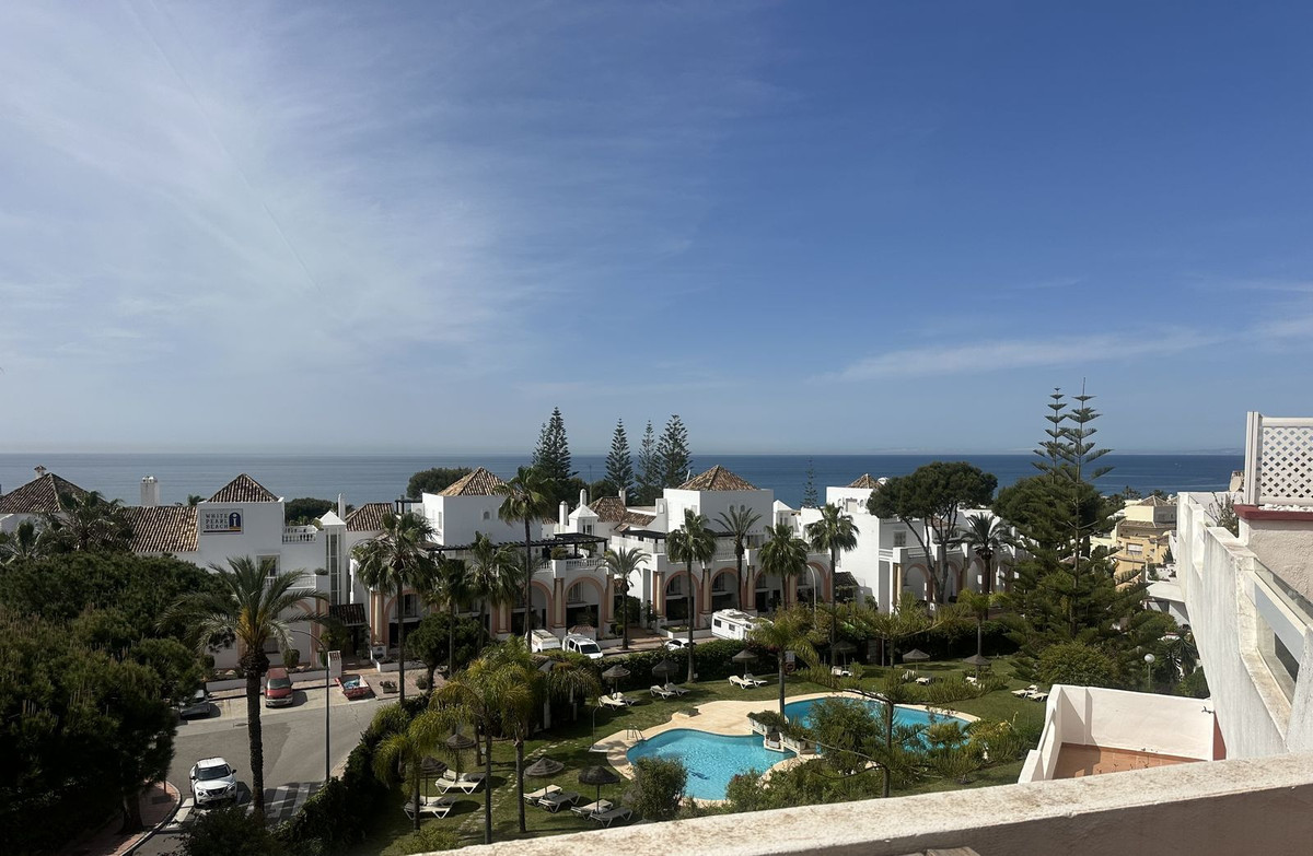 3 Bed Apartment for sale in Elviria Costa Del Sol, Málaga, Spain